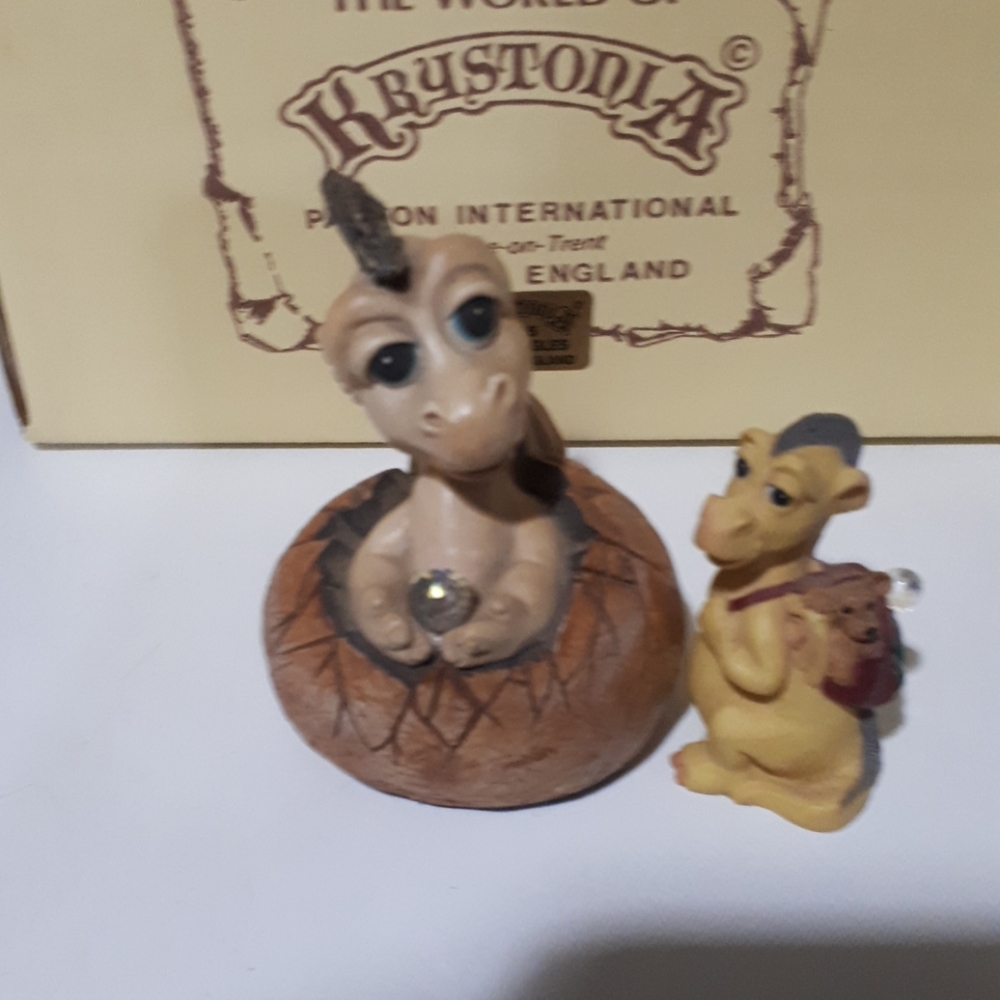 KRYSTONIA figurines